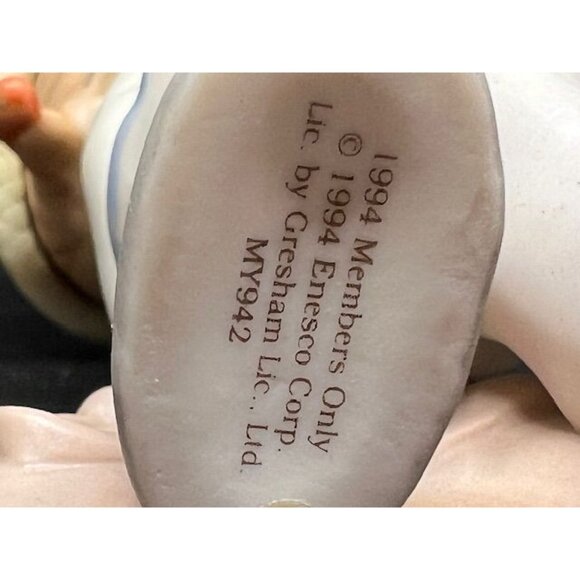 Enesco 1994 Members Only Figurine "Wot's All This Talk About Love?" Girl with gl - Picture 4 of 5